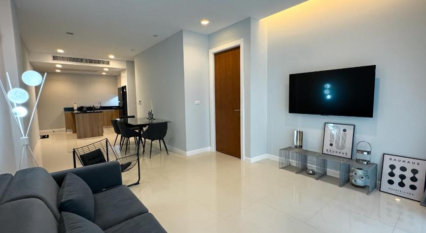 Image of Two-Bedroom Apartment with Pool View 10