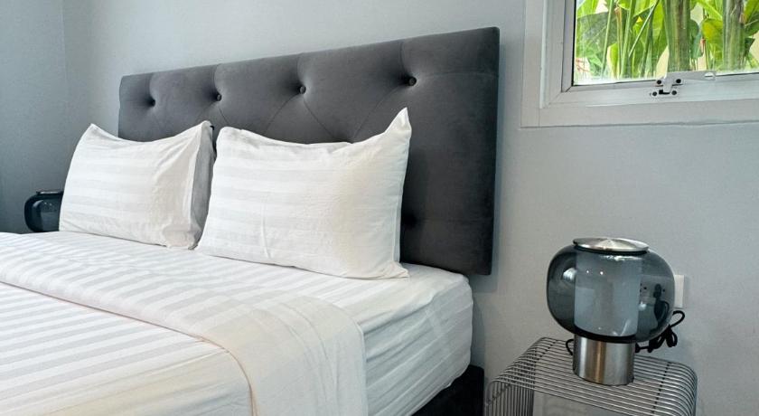 Image of Two-Bedroom Apartment with Pool View 12