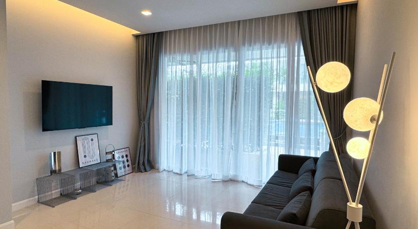 Image of Two-Bedroom Apartment with Pool View 9