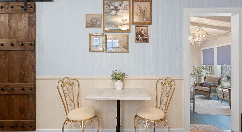 프레더릭스버그 (TX) Bella Rosa Off Main - Walking distance to Main St 4성급 숙소 레스토랑