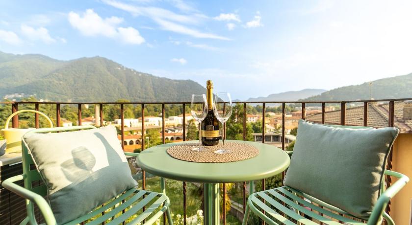 Apartment in the center of Cernobbio with parking