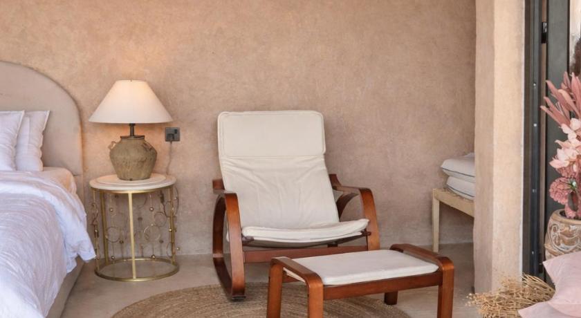 Image of Deluxe Double Room with Bath 10