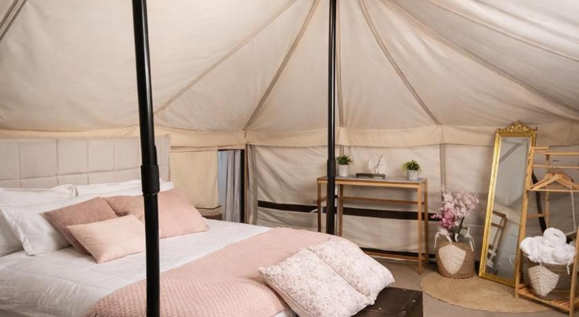 Image of Superior Deluxe Double or Twin Room 0