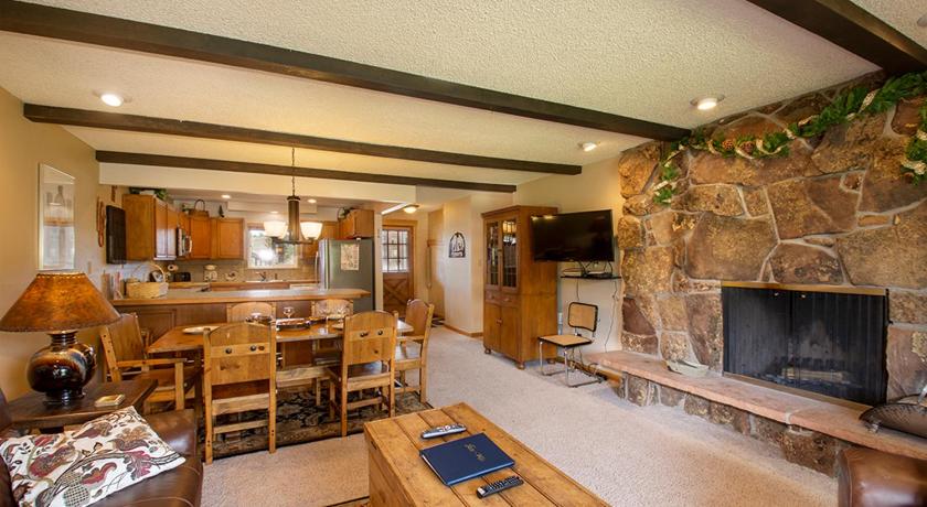 Winter Park (CO) Hi Country Haus Unit 1805 3-Star Accommodation pool