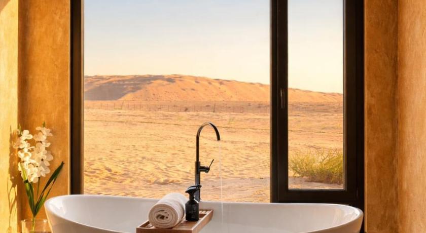 Image of Deluxe Double Room with Bath 2