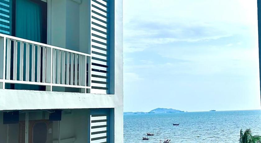 촌부리 The Sunset Bangsaen Hotel 2-Star Hotel pool