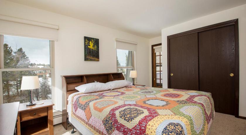 Winter Park (CO) Hi Country Haus Unit 2115 by Stay WinterPark 3-Star Accommodation view