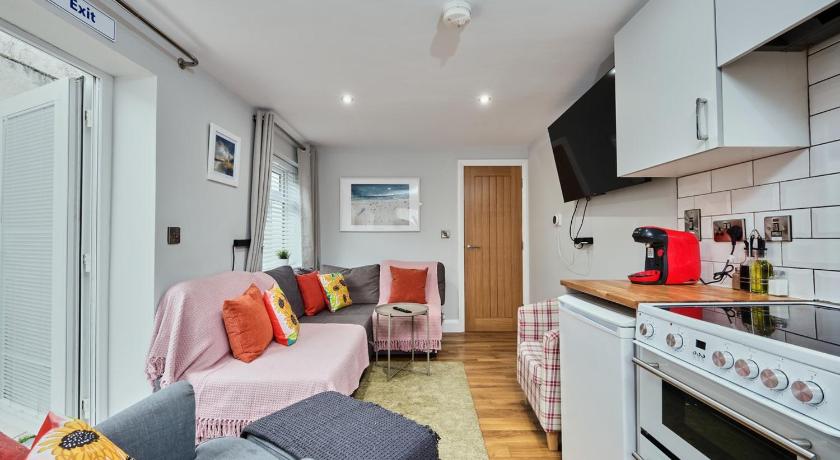 Central Harbour Apt for 7 - Princess Green 4