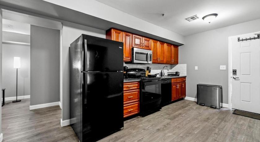 뉴어크 (NJ) Modern 2BR, King Suite and Free Parking, 30min to NYC 3성급 숙소 수영장