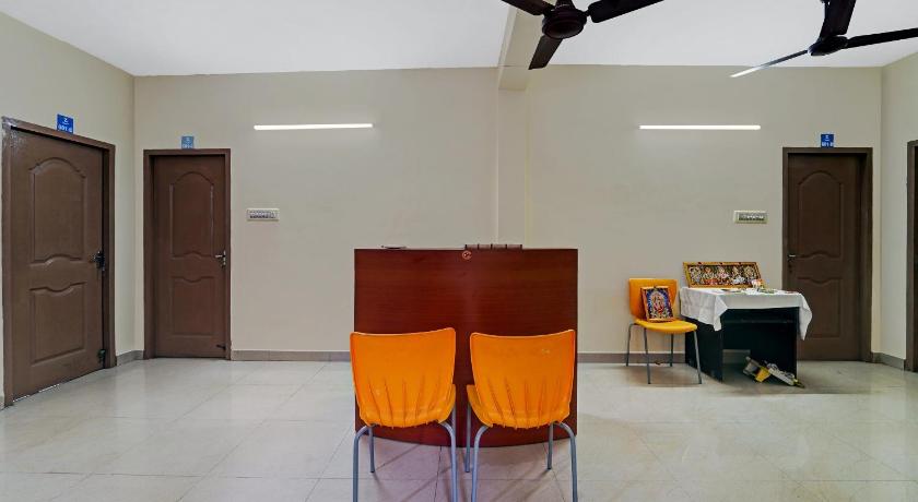 Collection O Senthamizh Residency – Chennai, IL