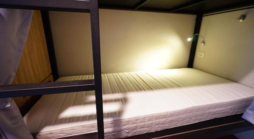 Image of Single Bed in Mixed Dormitory Room 7