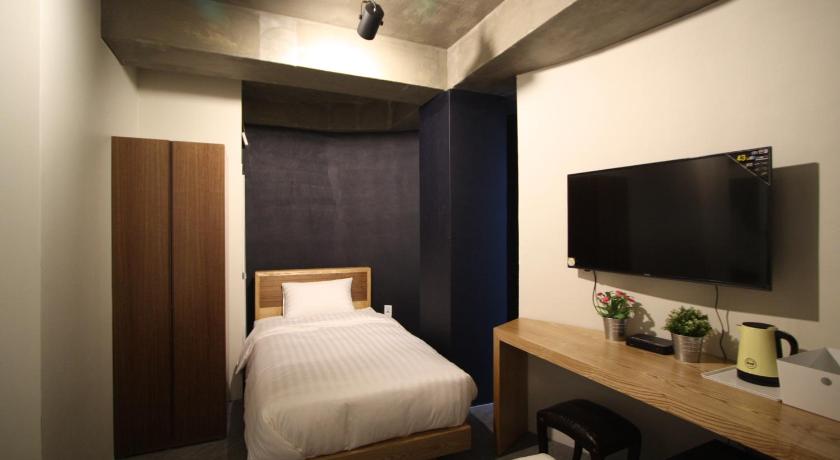 Image of Family Room 0