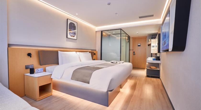 Image of Business Queen Room 1