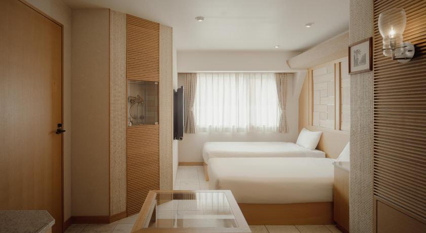 Image of Deluxe Twin Room with Private Bathroom 1
