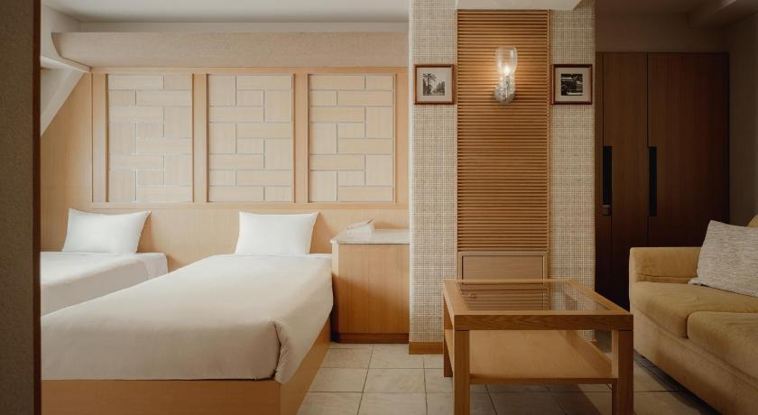 Image of Deluxe Twin Room with Private Bathroom 0