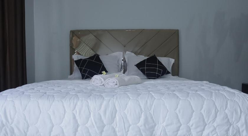Image of Deluxe Double Room with Balcony 6