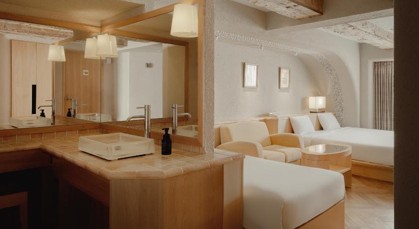 Image of King Room with Spa Bath 0