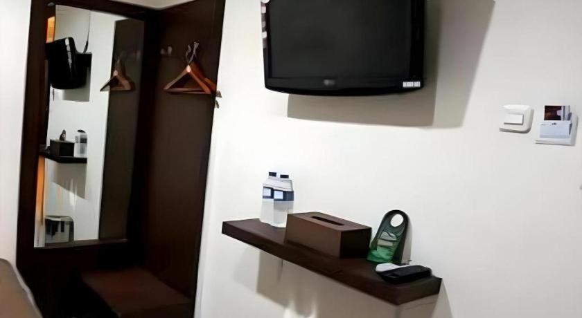 マカッサル Vindhika Hotel 1つ星 ホテル スイート