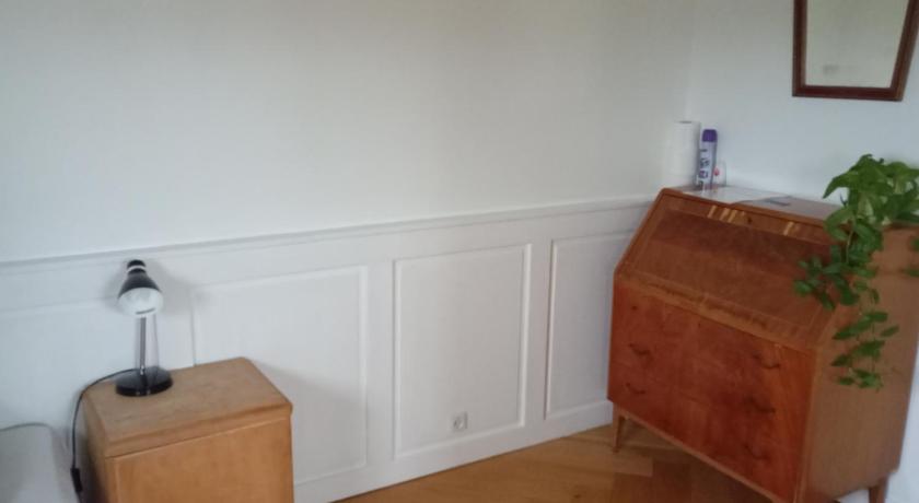 Image of Single Room with Private Bathroom 5