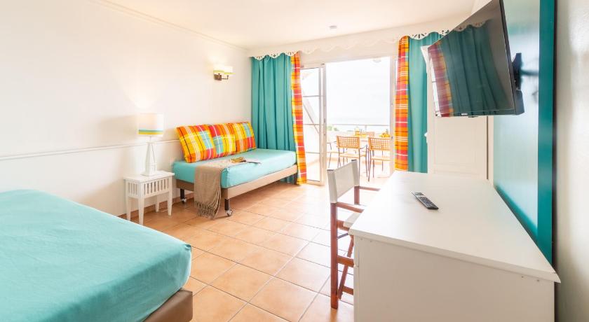 Image of Two-Bedroom Apartment with Air Conditioning and Terrace (6 People) - Sea View - Quartier Premium 0