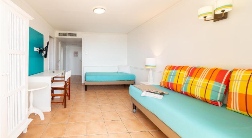 Image of Two-Bedroom Apartment with Air Conditioning and Terrace (6 People) - Sea View - Quartier Premium 7