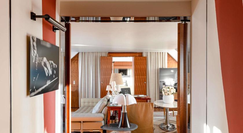 Image of Ray Charles Suite 5