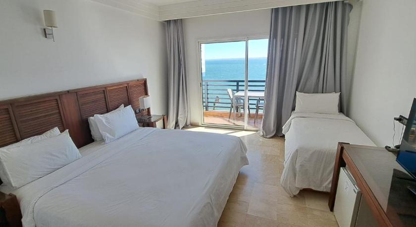 Image of Triple Room with Sea View 1