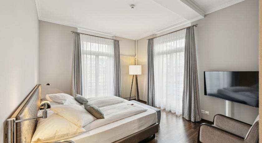 Image of Superior Suite 1