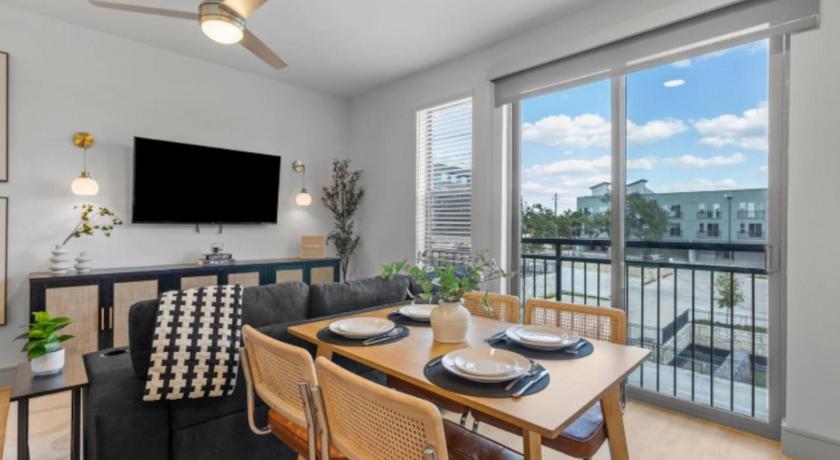 オースティン Modern King Suite Downtown Austin and Wi-Fi NEW 4つ星 宿泊施設 客室
