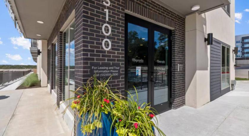 オースティン Modern King Suite Downtown Austin and Wi-Fi NEW 4つ星 宿泊施設 施設