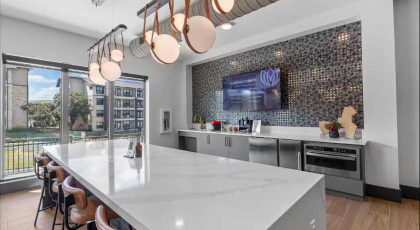 오스틴 (TX) King Suite Retreat, Gym and Rooftop Access New 숙소 부대시설