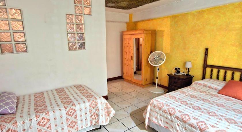 Image of Family Room 9