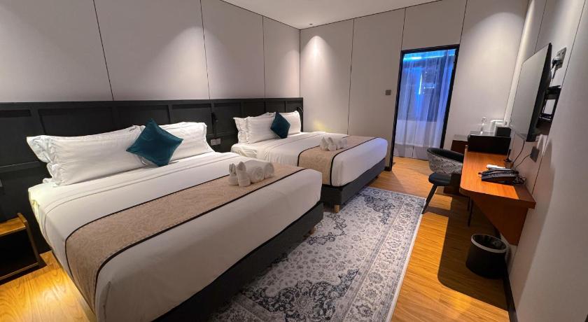 Carnarvon Suites - image 24