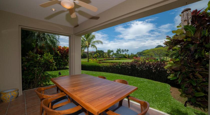 Del Mar 4N 3 bdr Garden View in Los Suenos