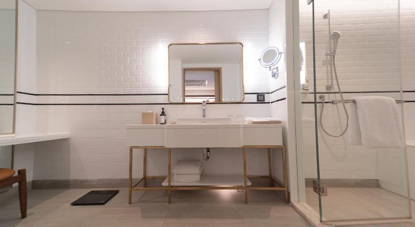 Image of Family Room 10