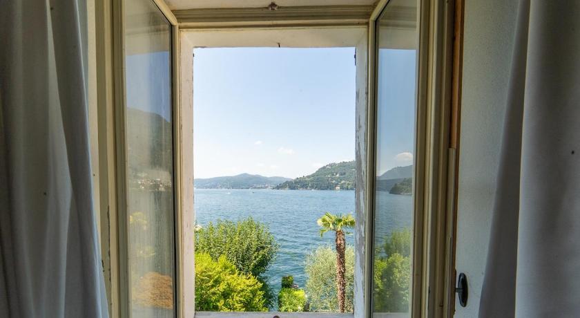 Vintage Home in the hamlet with lake view