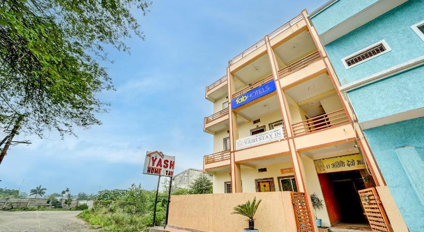 FabHotel Yash Stay Inn - image 11