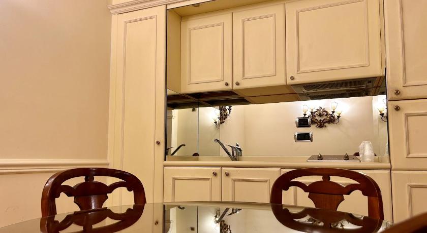 Image of Classic One-Bedroom Apartment 1