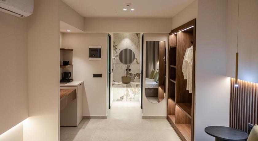 Image of Junior Suite with Garden View 11