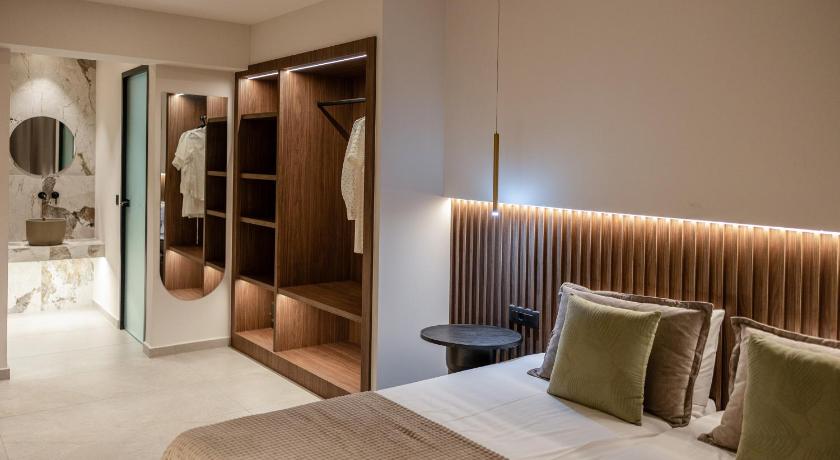 Image of Junior Suite with Garden View 9