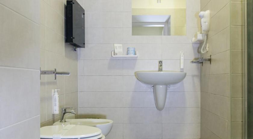 Image of Deluxe Quadruple Room 2