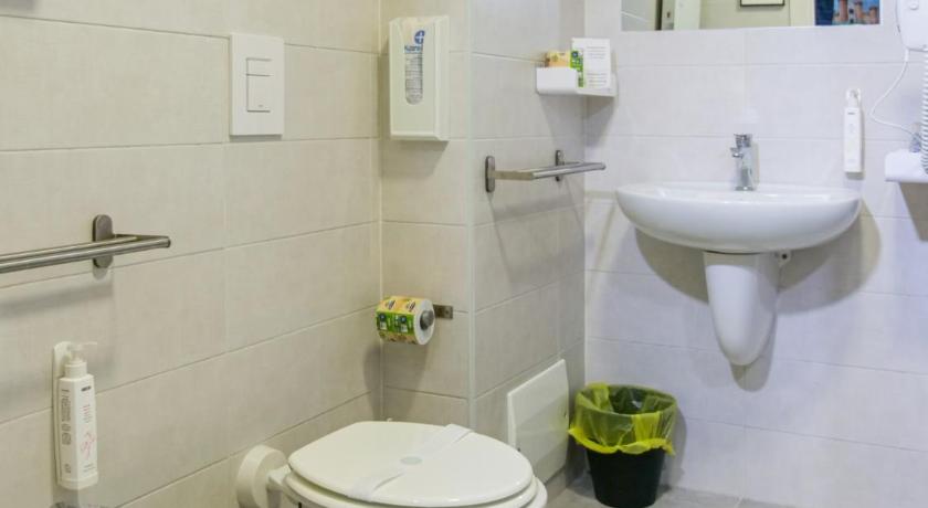 Image of Deluxe Quadruple Room 13