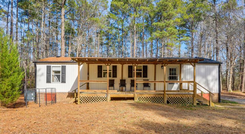 Coastal Retreat Near Camp Lejeune, Dogs Welcome!
