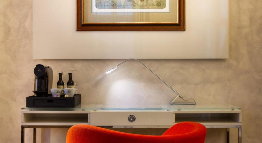 Image of Deluxe Double Room 11