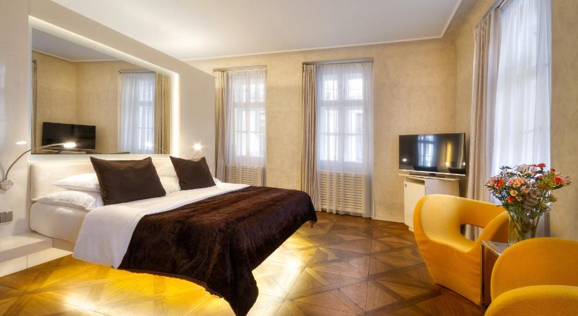 Image of Deluxe Double Room 0