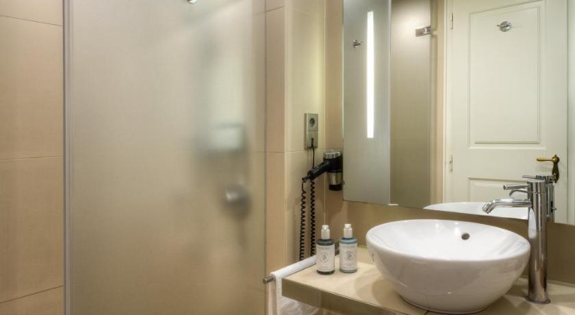 Image of Deluxe Double Room 9