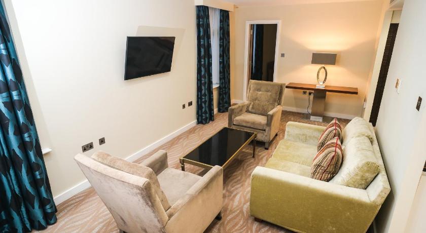 Image of One-Bedroom Suite with Kitchenette 5