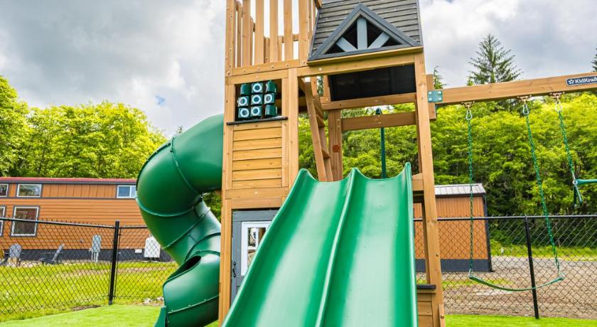 Forks (WA) Rainforest Tiny Home Rustic 4-Star Accommodation suite