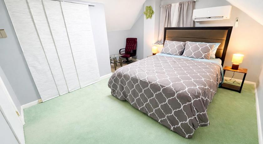 グレンブーニー (MD) The Charming Cozy 4-Bedroom Getaway in Glen Burnie 4つ星 宿泊施設 外観