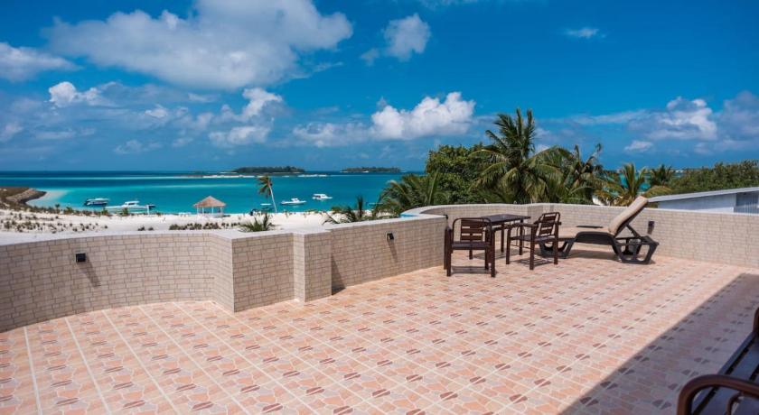 IRIS Beach Residence - image 8